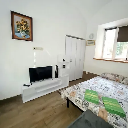 личаківська 4 *