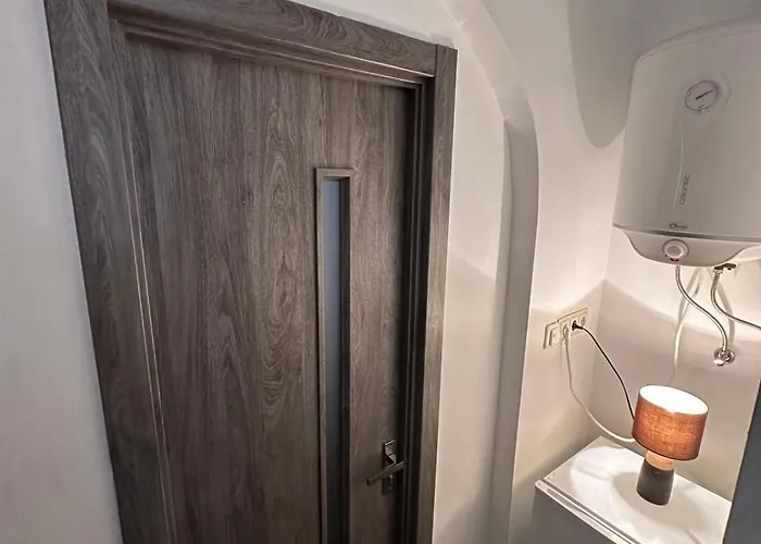 личаківська 4 *