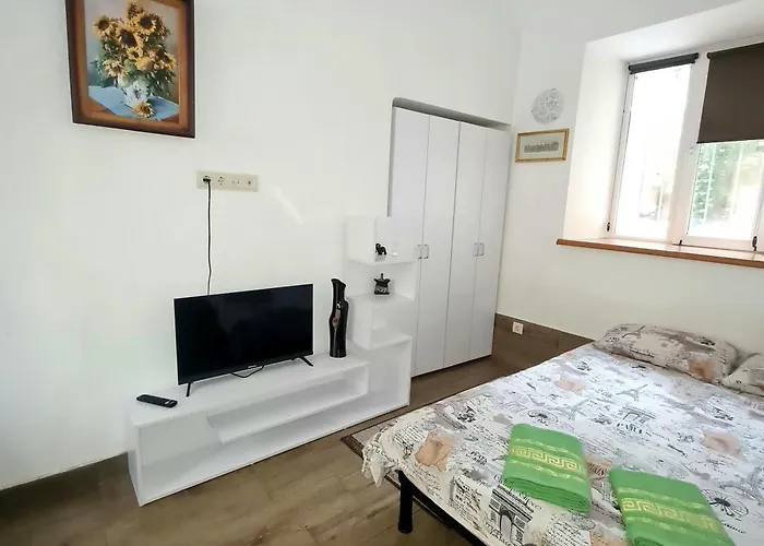 личаківська 4 *